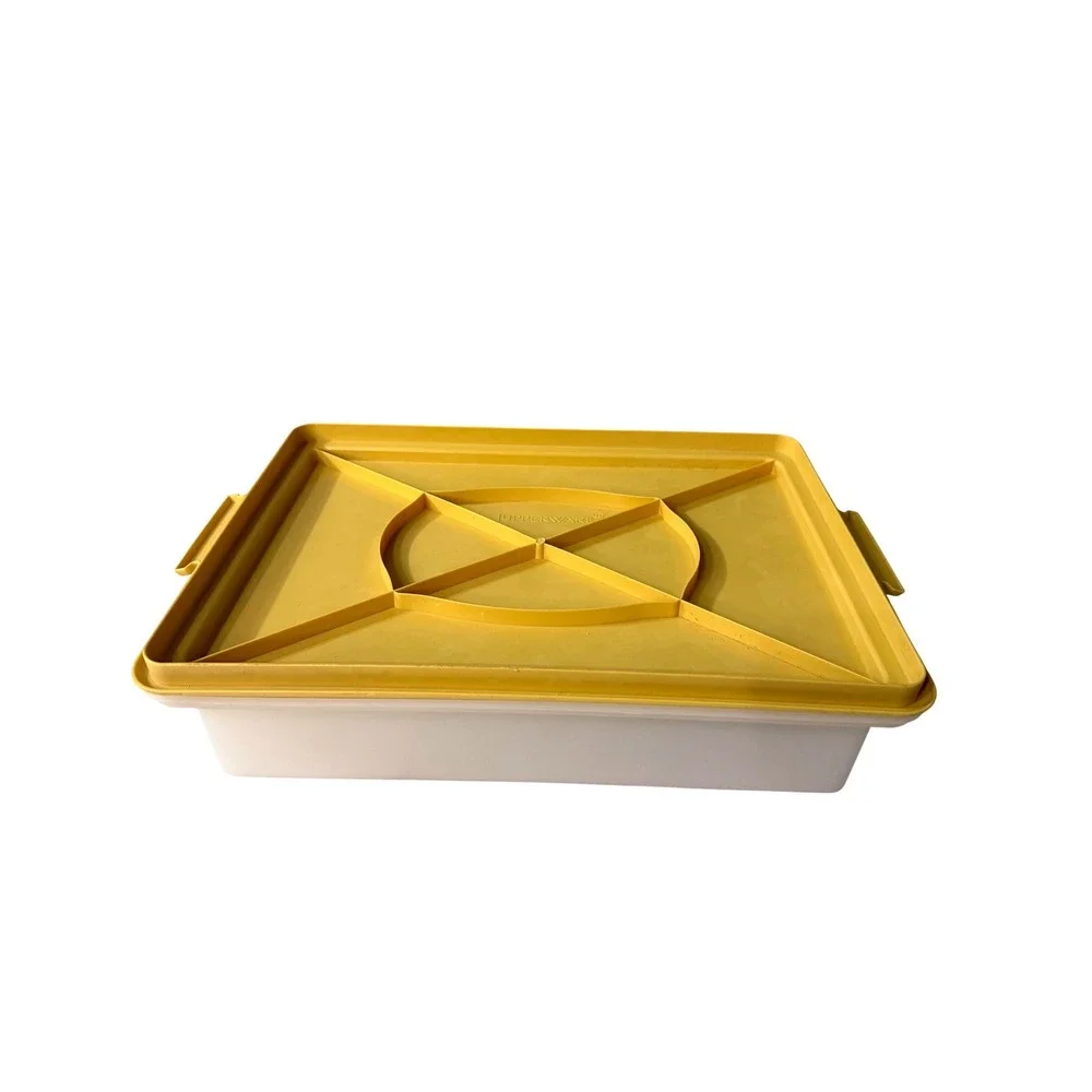 Vintage TUPPERWARE Rectangular Cake Taker 13 x 9 Harvest Gold Base 622